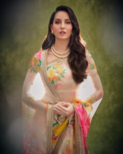 Nora Fatehi Instagram - Always felt like my vision been bigger than the bigger picture 🌸🧿

@sabyasachiofficial & @viangevintage
Photographer @kadamajay
Stylist @manekaharisinghani 
Assistant stylist @gypsy.girl.world 
Hair makeup @mehakoberoi