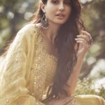 Nora Fatehi Instagram - Ramadan Mubarak to everyone.. may your fasting and prayers be accepted! May you stay safe and healthy at home ... please pray at home maintain social distancing!🌙❤️ رمضان مبارك