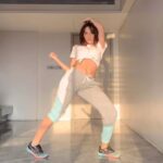 Nora Fatehi Instagram - Finally learnt @parrisgoebel live Dance class routine to the song Corny! I love her work .. so here it goes🔥💃🏾#quarantinelearning #Afro #urban #dancehall
