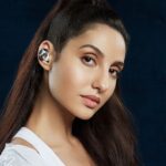 Nora Fatehi Instagram - I fall in love with my art and myself every day because I listen to my #innernoise. This Valentine’s you also #LoveYourselfFirst. Comment what does your inner noise say and follow @go_noise to win exciting Noise products. 🤩🙌🏽 10 lucky winners will be announced at @go_noise on the 21st of February, 2020. Stay Tuned!