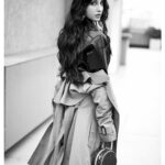Nora Fatehi Instagram - Palat with style 😉 @manekaharisinghani @zoya.makeupandhair @tejasnerurkarr @burberry @louisvuitton @basque.in @isabelmarant @arvinofashions @viangevintage