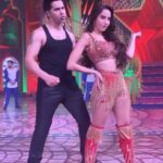 Nora Fatehi Instagram - New years getting hot 🥵! Catch me and @varundvn performing on garmi tonight #starscreenawards @starplus 8pm ! 💥💥