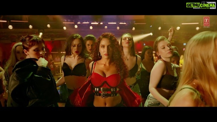 Nora Fatehi Instagram - Just a lil tease.. Garmi song out TOMORROW π₯π₯ #varunxnora #sd3 #garmi @varundvn @remodsouza @iamkrutimahesh @rahuldid @tseries.official @badboyshah @nehakakkar @bhushankumar @lizelleremodsouza @marcepedrozo @jerrydsouza6486 @tseriesfilms