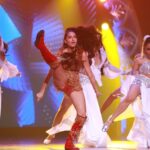 Nora Fatehi Instagram - Stepped into 2020 with good hair and a cute face 😉 Happy new year guys! Hope u enjoyed my performance last night ❤️🔥#ExtraAF2020 HMU @marcepedrozo Outfit @suzan1304 📷 @anups_