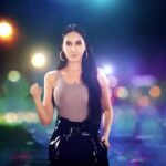 Nora Fatehi Instagram - From where it all began, back to the STREETS! Get ready to shuffle on the dance floor!🔥🔥 #StreetDancer trailer out tomorrow! @varundvn @shraddhakapoor @PrabhuDevaOfficial @remodsouza @lizelleremodsouza @bhushankumar @divyakhoslakumar @dharmesh0011 @punitjpathakofficial @raghavjuyal @tseries.official @tseriesfilms @streetdancer3