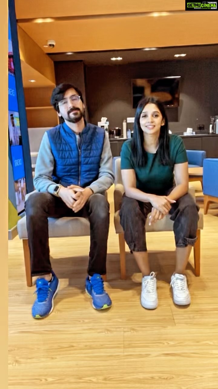 Nyla Usha Instagram - We tried π
π
π
. @arfaz_iqbal n me ππ»πΊπ» . #trendingreels #bigbreakfastclub #funatwork #legday