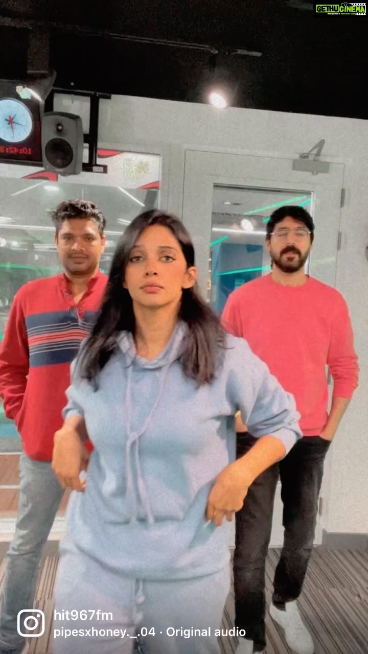 Nyla Usha Instagram - How I got them to do this 😂😂😂. . My partners in crime @jeanmarkose @arfaz_iqbal @hit967fm . .