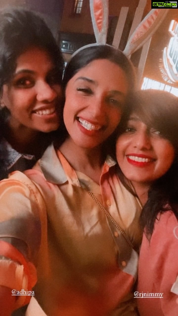 Nyla Usha Instagram - 2021... what a year. Yalla ..22 . #2021videodump💌 #memorieswithlovedones #bringbackthefun #happynewyear