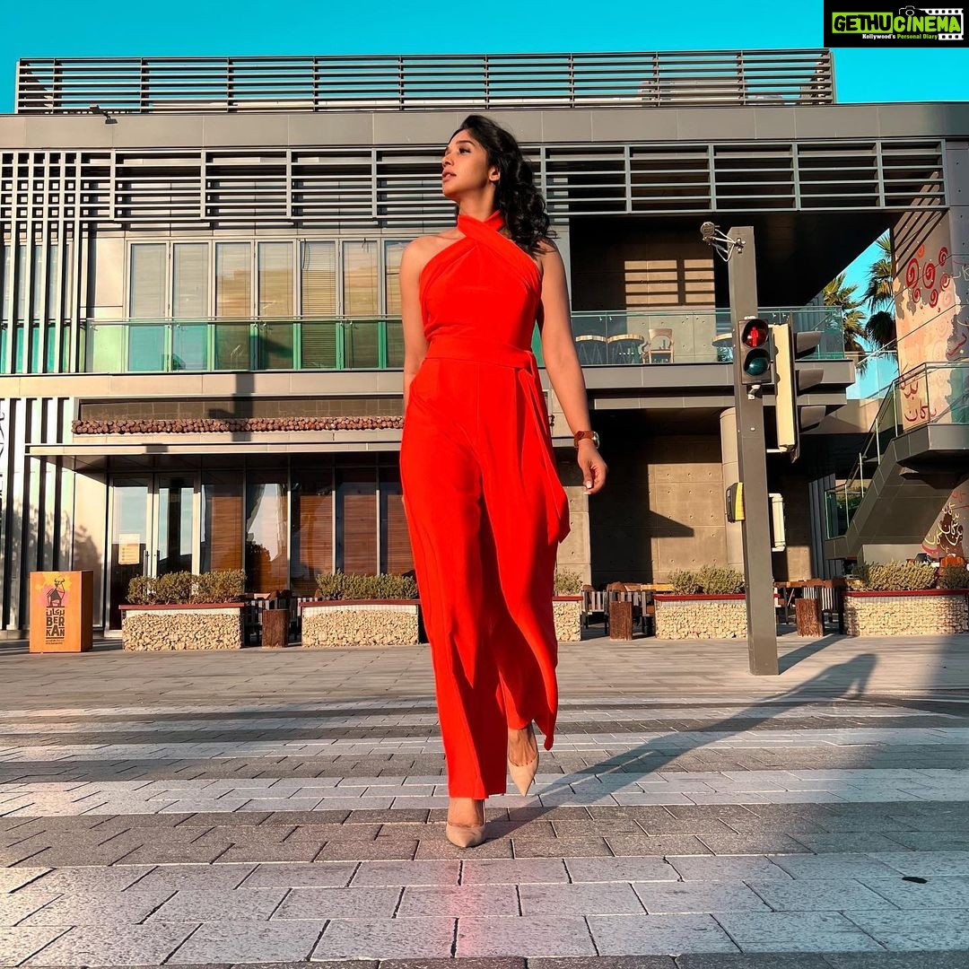Nyla Usha Instagram - Morning Gram♥️ . @mr_saniyas clicks
