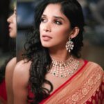 Nyla Usha Instagram - Sending you some early festive vibes. 🪔🪔🪔 . Jewellery @joyalukkas