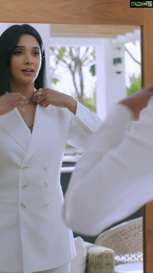 Nyla Usha Instagram - Really enjoyed filming this for @bayutuae . With exclusive features like , Truecheck, floor plans,map view and agent reviews, Bayut is the talk of the town. The @bayutuae app has everything you need when looking for your new home. Just use Bayut like i do. #homeslivehere Had fun filming it with @krisfade @firas_al_msaddi @mrskeepa @movlogs