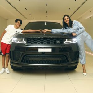 Nyla Usha Instagram - Beep Beep 🤍🤍
Say hello to my new ride😃
.
It's a lovely Range Rover Sport HSE Black edition😍
Couldn't be more thankful for everything that got me to this beautiful moment.
.
Thankyou Sreedhar and the wonderful team at ALTayer for making this journey from the decision, through my confusions and finally to the smooth handover. 
I promise to be a better, careful driver🙏🏼😇
#rangeroversport #newride #newdrivebutnotanewdriver

📸 @ajeeshlotus