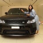Nyla Usha Instagram - Beep Beep 🤍🤍 Say hello to my new ride😃 . It's a lovely Range Rover Sport HSE Black edition😍 Couldn't be more thankful for everything that got me to this beautiful moment. . Thankyou Sreedhar and the wonderful team at ALTayer for making this journey from the decision, through my confusions and finally to the smooth handover. I promise to be a better, careful driver🙏🏼😇 #rangeroversport #newride #newdrivebutnotanewdriver 📸 @ajeeshlotus