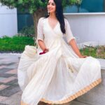 Nyla Usha Instagram - For many of us, who have lost hope in New Years and New beginnings, remember, kanikkonna never gave up . No matter what they show up every year to be a part of our kani. എല്ലാവര്‍ക്കും നന്മയുടെയും സ്നേഹത്തിൻ്റെയും വിഷു ആശംസകള്‍🌼 Lovely outfit by @labelmdesigners Dubai Media City