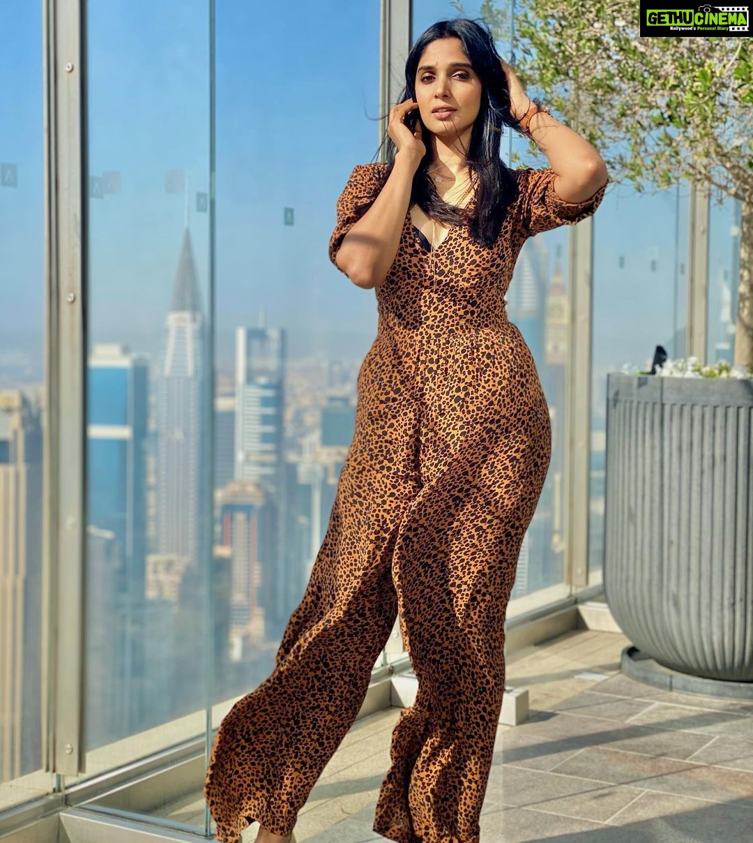 Nyla Usha Instagram - Does this pic look appropriate to send you bunny kisses and Easter Wishes đđ¤??đ. Jst finishing my bday photo series . #threeforthegram CĂ LA VI Dubai