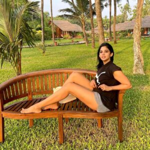Nyla Usha Instagram - To stay like this, living quietly in a corner of nature... 
Doesn't sound too much like me😑but one day I will get there😀.
Goodmorning 🤗