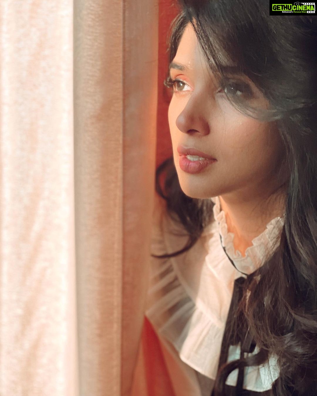 Nyla Usha Instagram - A light here required a shadow there -Virginia Woolf. But staring at the sun wasn't easy @mr_saniyas 📸
