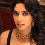 Nyla Usha Instagram - Happy Pongal everyone. May the festivities bring love and light to you and yours. . Just the way I love to celebrate...Adorned in my two favourite pieces from Tanishq Jewellery at Meena Bazaar in Dubai. . And here is my festive gift to all you Jewellery lovers in UAE. . ✨Contest Alert✨ You will have the chance to win a voucher from Tanishq Dubai by following the steps below: . Step 1: Follow @tanishquae on Instagram Step 2: Using #TanishqDubai in the comments, tell me what you love about Tanishq Dubai. And Tag 3 or more of your jewellery lover friends in the comments. . Last day to participate is 22nd January 2021. The winner will be announced on @tanishquae Instagram handle. . So, Stay tuned! *This giveaway is exclusive to UAE. . #HomeAwayFromHome #TanishqDubai #ShineWithTanishq @tanishquae . Photography @adnan.a.abbas