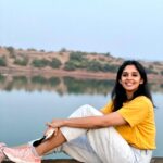 Nyla Usha Instagram - Somewhere between Xmas and NewYear💛 Pic courtesy @adhipa Costume(T-shirt ) courtesy @rohit2288 Lonavala