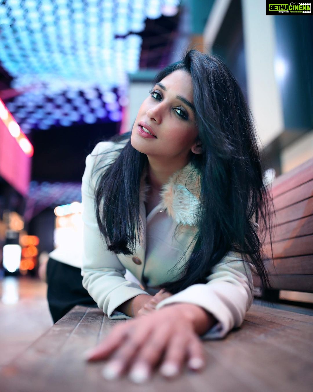 Nyla Usha Instagram - Today is officially the last day of summer in UAE... Hello winter clothes 🧥 . 📸 @vineethphotos