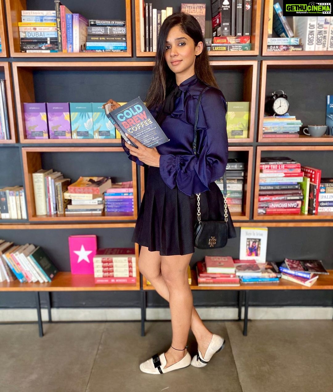 Nyla Usha Instagram - Hello there.... what's up???
