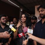 Nyla Usha Instagram - Thanks to everyone from the media press and different social media platforms for turning up and creating all that buzz. 🤗 Priyan Ottathilaanu 🏃🏻 🌼Pooja Ceremony🌼 #priyanottathilaanu Outfit @anitadongre 📸 @toms_g_ottaplavan