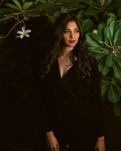 Nyla Usha Instagram - 📸 @adnan.a.abbas .
👗 @zara.
💄 @makeupbyroaa