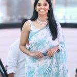 Nyla Usha Instagram - You glow differently when you are actually happy😀 . . Shot by @midhun.mohan_ Thanks @_talkysm_ @mr_saniyas #PriyanOttathilaanu GCC Premiere
