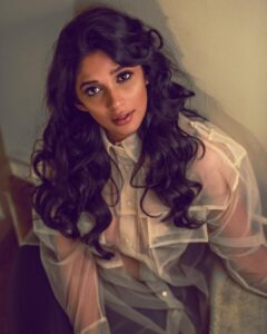 Nyla Usha Instagram - Light is the prettiest dark...
📸 @adnan.a.abbas
MUA @makeupbyroaa
