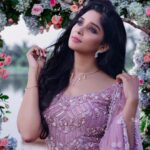 Nyla Usha Instagram - Playing dress up 🌸💃🏻💐 . @labelmdesigners X @sainu_whiteline . MUA @jaan_moni_das