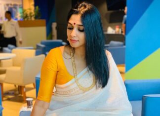 Nyla Usha Instagram - ഈ പൊന്നോണം ഐശ്വര്യവും സമ്പത്ത്സമൃദ്ധിയും നിറഞ്ഞതാവട്ടെ,.. എല്ലാവർക്കും ഓണാശംസകൾ.. 🌼🌺🌻 Happy Onam Arabian Radio Network