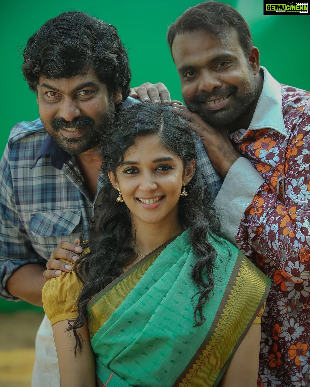 Nyla Usha - 131.8K Likes - Oru throwback chithram
PORINJUMARIYAMJOSE
@joju_george @chembanvinod
Don't miss watching us in the theatres this Onam.