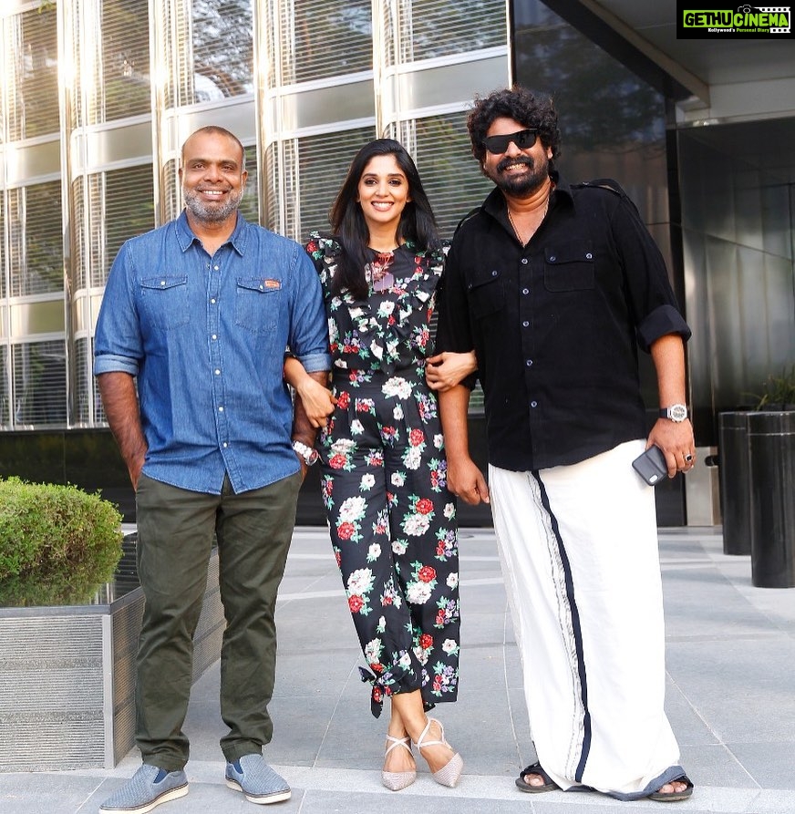 Nyla Usha Instagram - With my favourite costars @joju_george and @chembanvinod .... Porinju Mariyam Jose... Releasing on 23rd August! World premiere in Dubai on 22nd. #PorinjuMariyamJose Shot by @juidinber for @khaleejtimes Burj Khalifa By Emaar