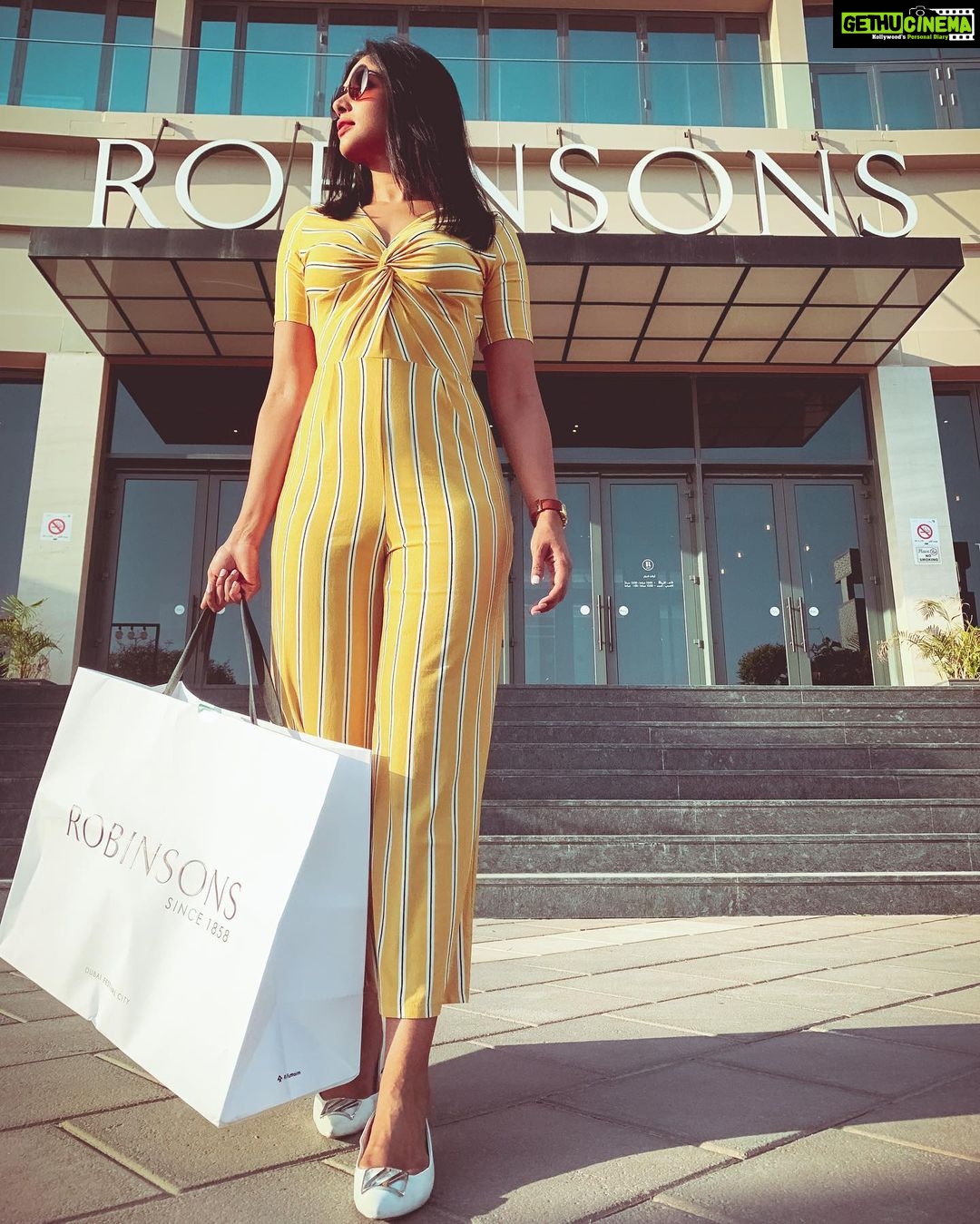Nyla Usha Instagram - Hello Summer☀️ . 📸 @mr_saniyas @robinsons.me @dsssocial @visit.dubai @mydubai #visitdubai #mydss #mydubai @dubaifestivalcitymall