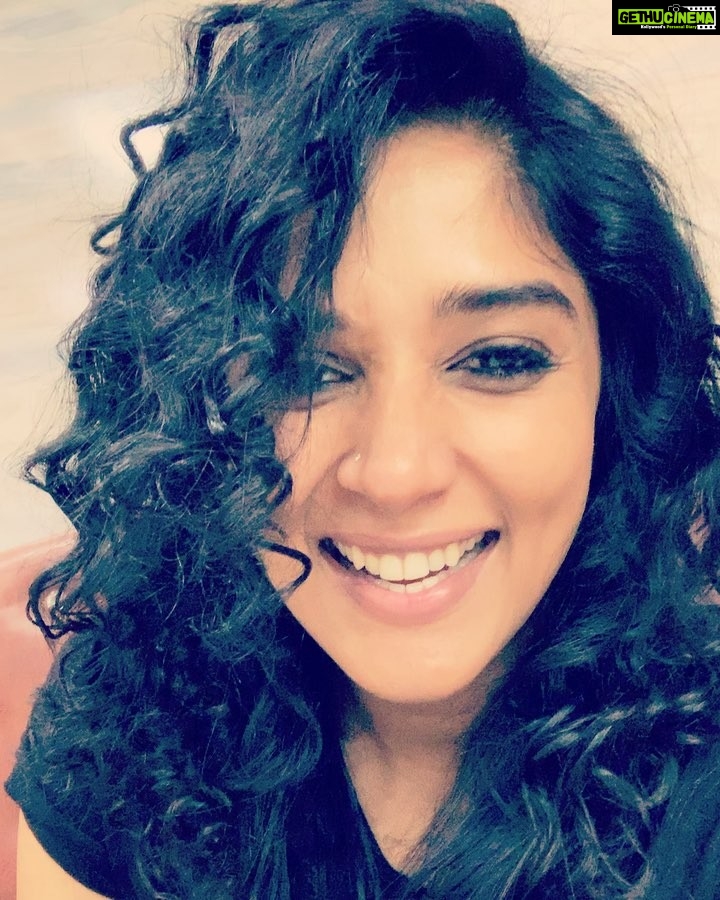 Nyla Usha Instagram - Shout out to all the sundarees in the GCC... here's a chance for you to be featured on the cover page of the leading Malayalam magazine Vanitha...@vanithaofficial So basically this will be a photo contest called Vanitha Glam Queen to be held in 2 categories. If you are between the age of 18 and 37 and you think this is aspirational send your photos and details to the whatssap number 00971588841105. All the best girls ♥️