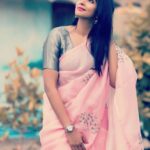 Nyla Usha Instagram – Easing down with some posing.
All time fav drape by @thunnal .
📸 @godson_jacob_ .
#moviepooja #porinjumariyamjose #malayalammovie