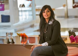 Nyla Usha Instagram - Cinderella is proof that a new pair of shoes can change your life 😃 . 📷 @adnan.a.abbas . Don't miss the weekend surprise sale going on @wafi_mall @salamstores 👠👜👗 @dsfsocial @visit.dubai @mydubai #mydsf #mydubai #visitdubai