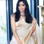 Nyla Usha Instagram - Playing model 💁🏻‍♀️ for a friend photographer.... @anoop.devaraj This upload is for u man #anotheronefromthecollection #friendsareforkeeps #sareelovealways