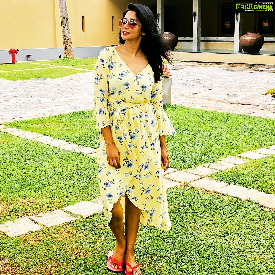 Nyla Usha Instagram - AIBUWAN 🙏🏻 ..... Enjoying the hospitality of @srilanka So similar to our land, yet so different! #holidaylove #srilankakalutara #tourconnects @tourconnects