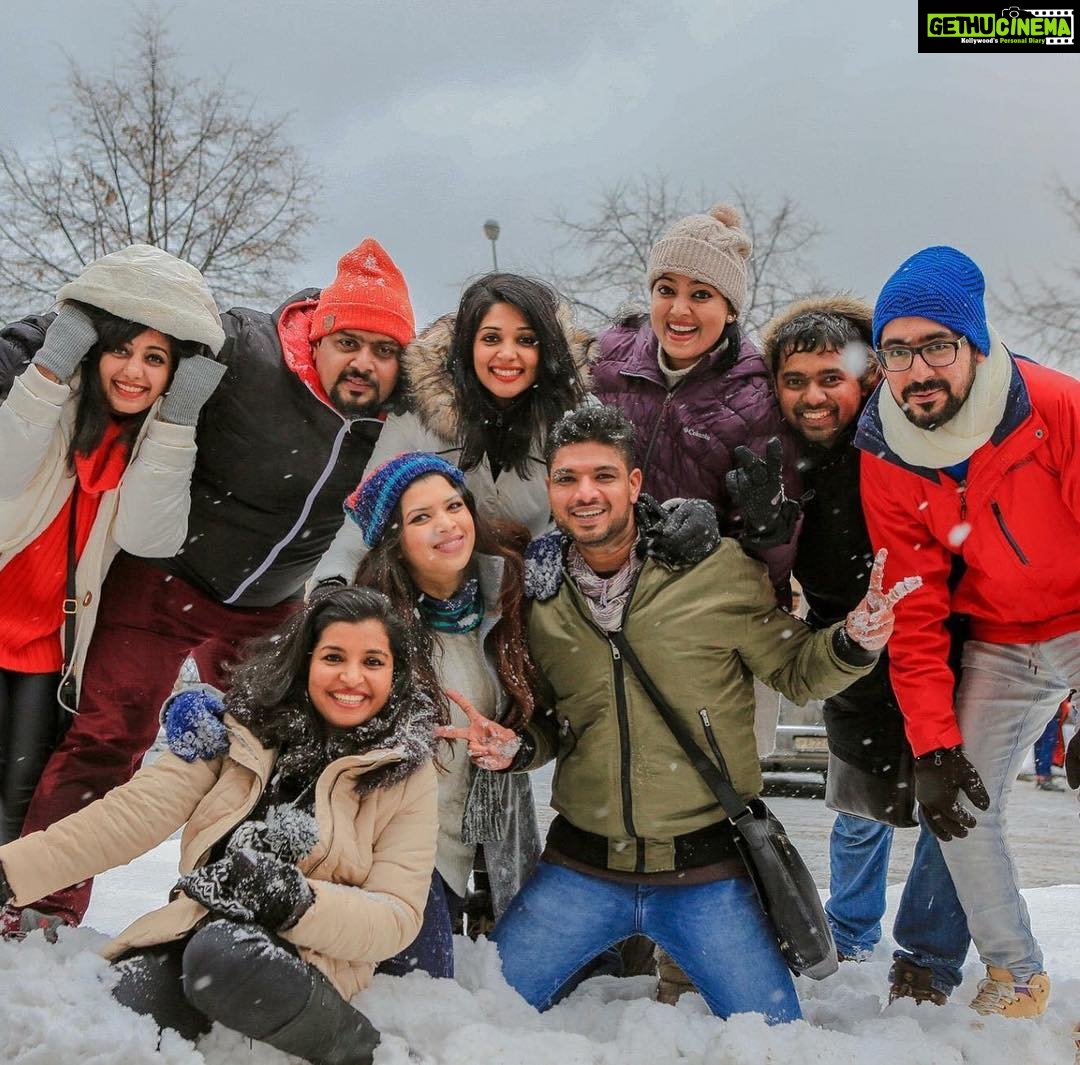 Nyla Usha Instagram - Different shapes and sizes... but we fit together so well like pieces of a puzzle ... staying strong and together for 14 years.... My HIT ♥️♥️♥️family ... #hit967turns14 Haappppyy bdayyy to us👭👫👯♀️🕺🏻👬