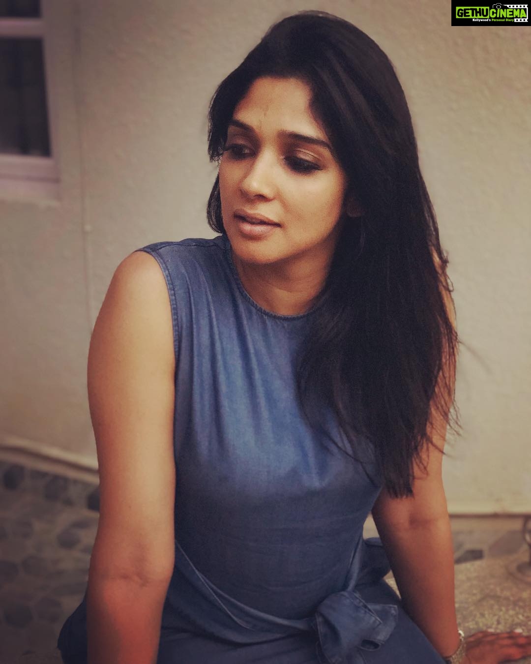 Nyla Usha Instagram - Don't look back... you are not going that way! #Throwback to the shortest sweetest home visit PC: @omgmeghna