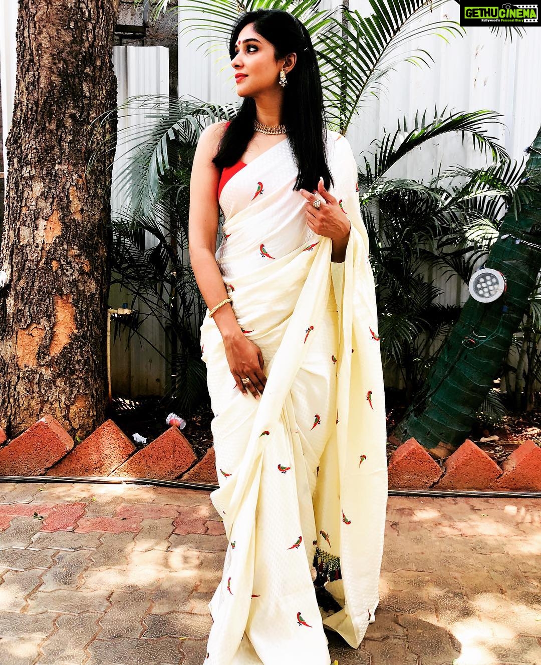 Nyla Usha Instagram - Keep your head and heart in the right direction! In what I like to carry the most♥️