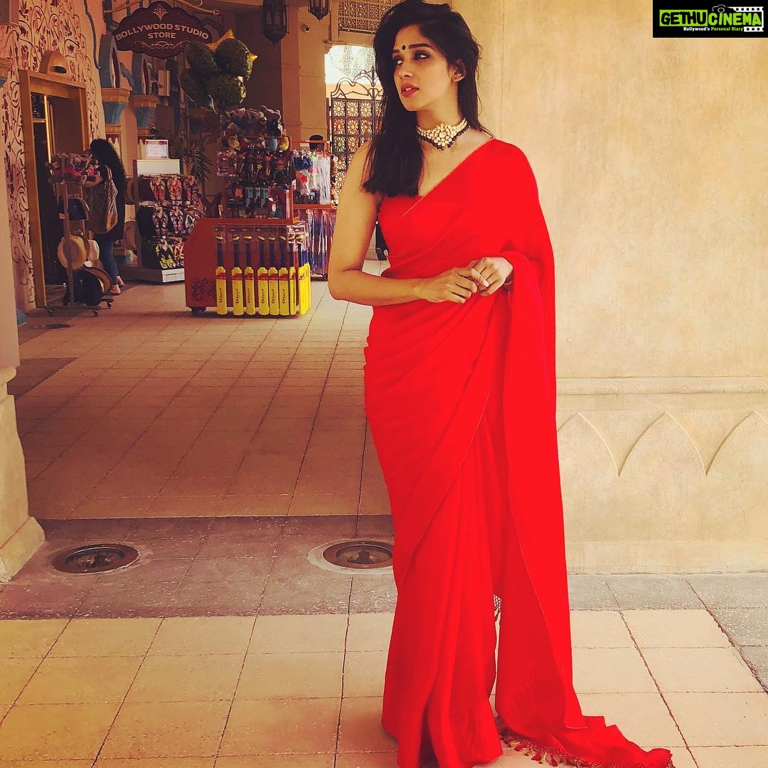 Nyla Usha Instagram - There is a shade of red for every woman💃🏻 From the Bollywood theme dress up annual party #amgannualgathering #bollywoodparksdubai #donnowhoclickedthepic😂 . PS: Posting it again as I found the first one missing suddenly....🤷🏻♀️