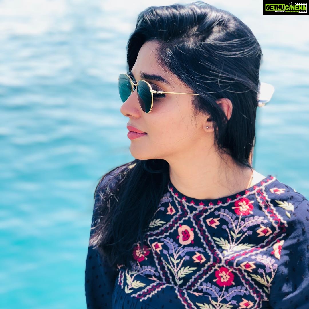 Nyla Usha Instagram - With this I stop spamming for the day🙈 Such a beautiful day it was... overwhelming surprises, wishes, gifts and loads of love that came down as comments and DMs... Thankyou for making me feel special ♥️