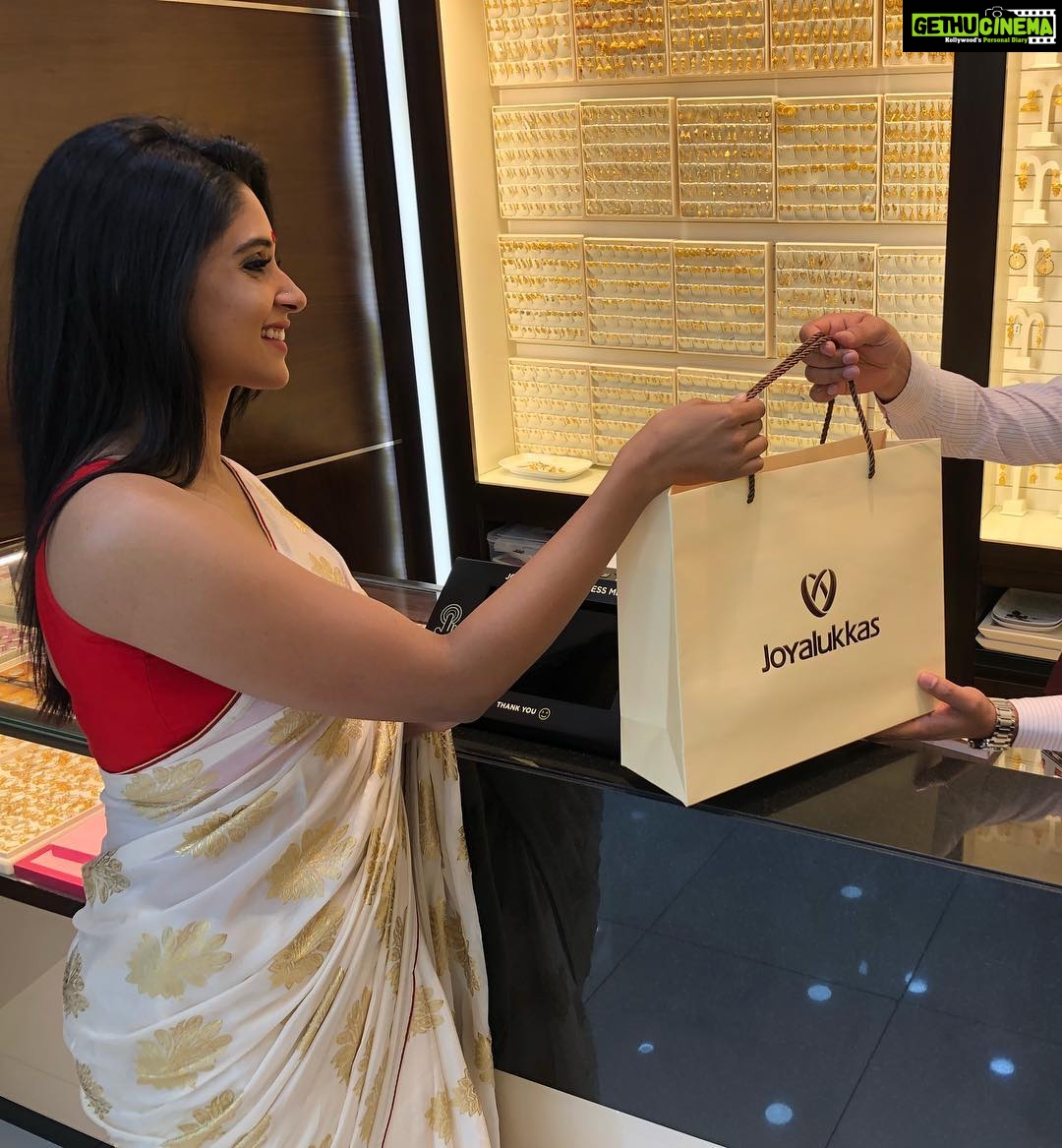 Nyla Usha Instagram - It's Diwali time... This year again some gold shopping at @Joyalukkas Had a good time trying out some of their exclusive jewellery! All that glittered was actually gold... This time I picked up something for my Mom.#waystokeepherhappy #mykindofDiwali... . .#DiwaliDubai #UAEdiwali Shot by @iarjunphotography