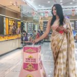 Nyla Usha Instagram – It’s Diwali time…
This year again some gold shopping at @Joyalukkas Had a good time trying out some of their exclusive jewellery! All that glittered was actually gold…
This time I picked up something for my Mom.#waystokeepherhappy
#mykindofDiwali… .
.#DiwaliDubai #UAEdiwali
Shot by @iarjunphotography