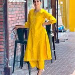 Nyla Usha Instagram - Onam 🌸🌼🌺 Season of dress ups and sadhyas . . Wearing @jugalbandhi 💛