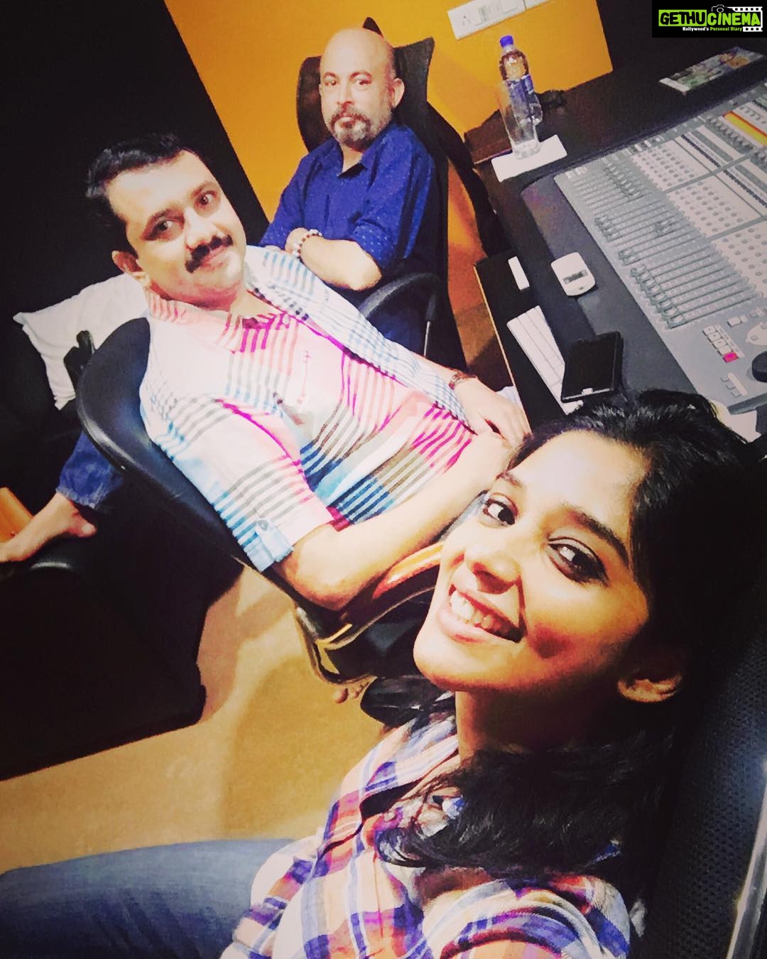Nyla Usha Instagram - Finally winding up a wonderful dub session with @anilrkmenon @FrancisCDavid for#diwanjimoolagrandprix #waitingtohitthescreens #fingerscrossedforus🤞🏼