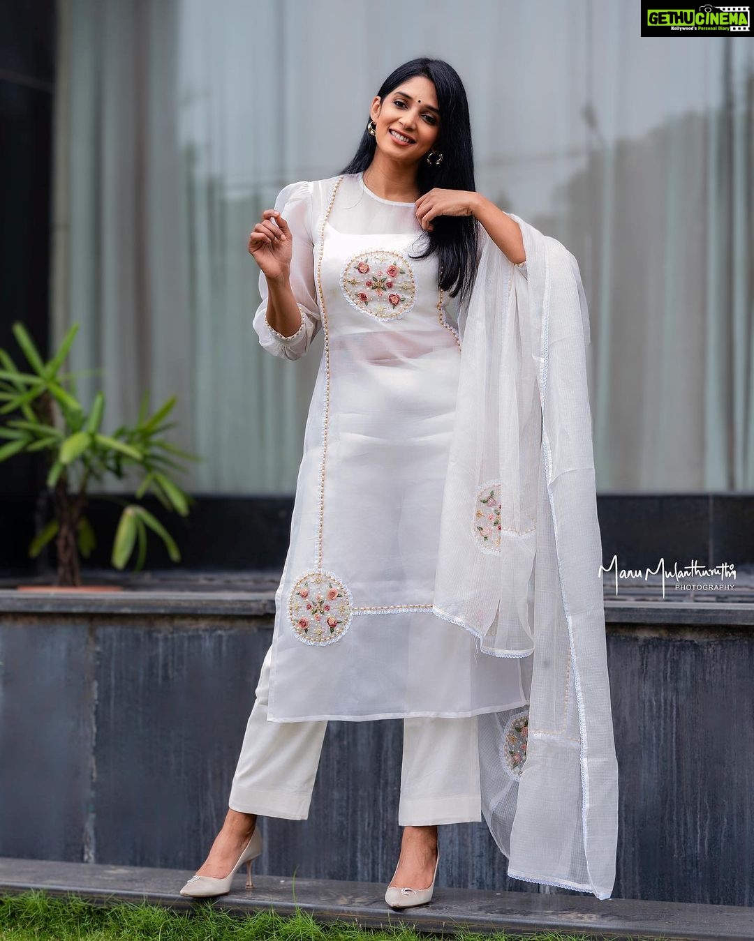 Nyla Usha Instagram - Bliss🤍 . Outfit @labelmdesigners . #Paappanpromotions #Paappanon29th