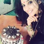 Nyla Usha Instagram - Early this time... celebrating my bday with my rockstar team....thanks @iluvbloomsburys for this surprise And to all my listeners ... u guys have been a biiiiiigggg part of every awesome thing that happened to me ever since we got together.... thanks for each and every single msg ... love u all😘😘😘😘 #myawesometeamrocks #somesurprisesarethebest #lovemylife #iloveradio